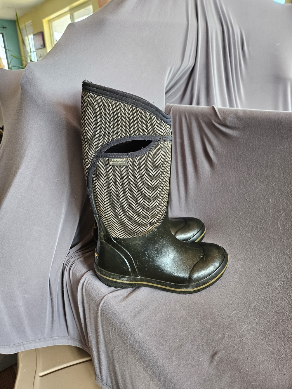 Bogs Black and Tan Herringbone Mid-Calf Waterproof Boots